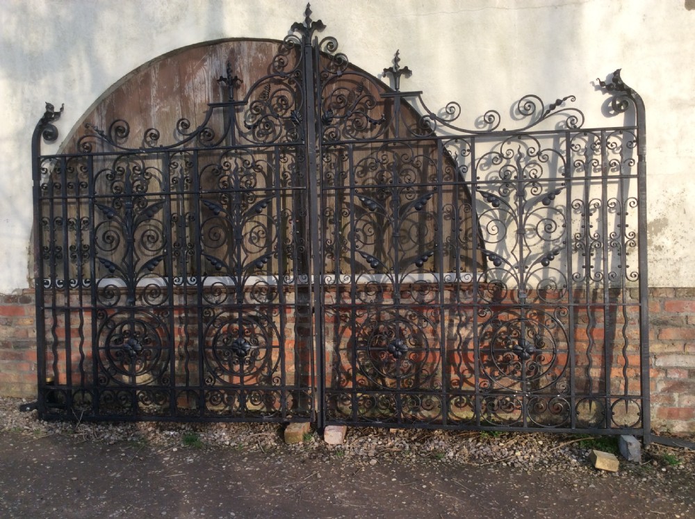 sa061 victorian wrought iron gates 8 foot 4 x 12 foot