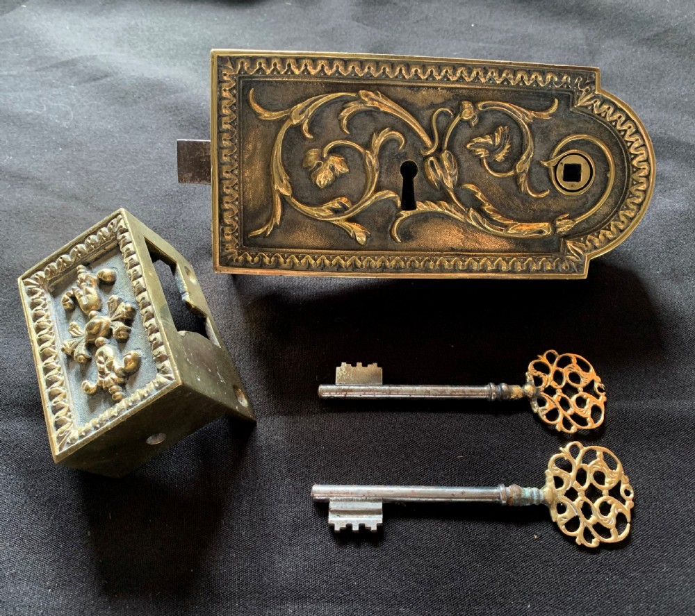 sa030 brass french victorian lock with two keys
