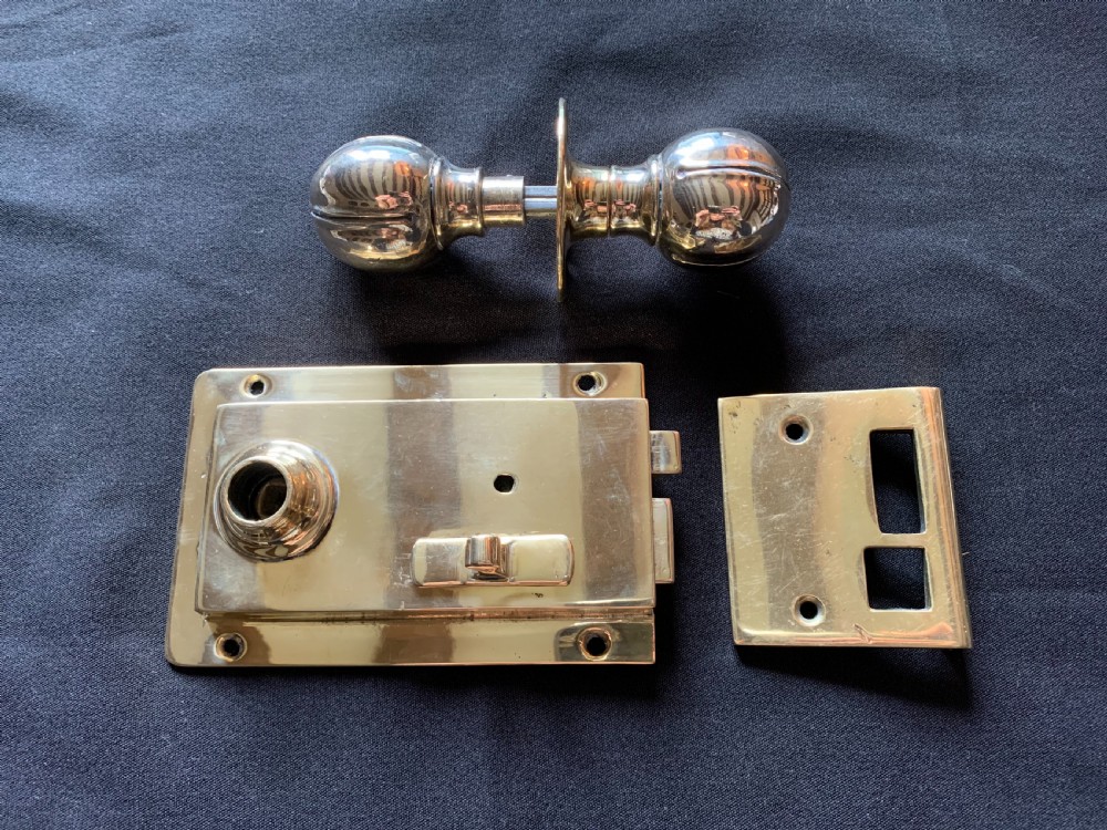 sa089 brass art nouveau door lock with matching door knobs